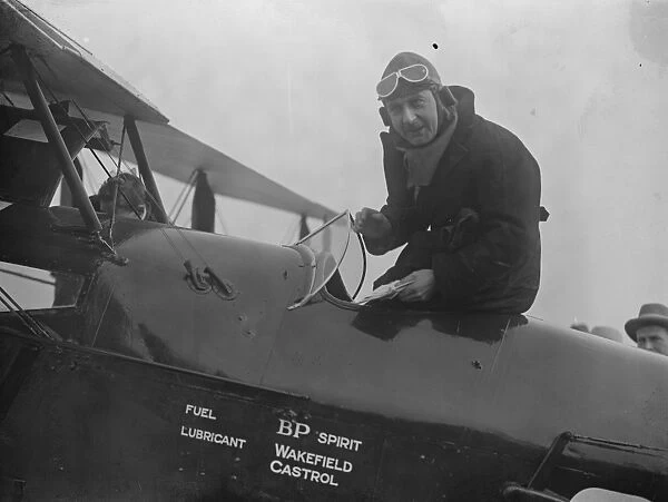Mr A J Cobham leaves Croydon on his 8, 000 miles flight to the Cape. 16 November 1925