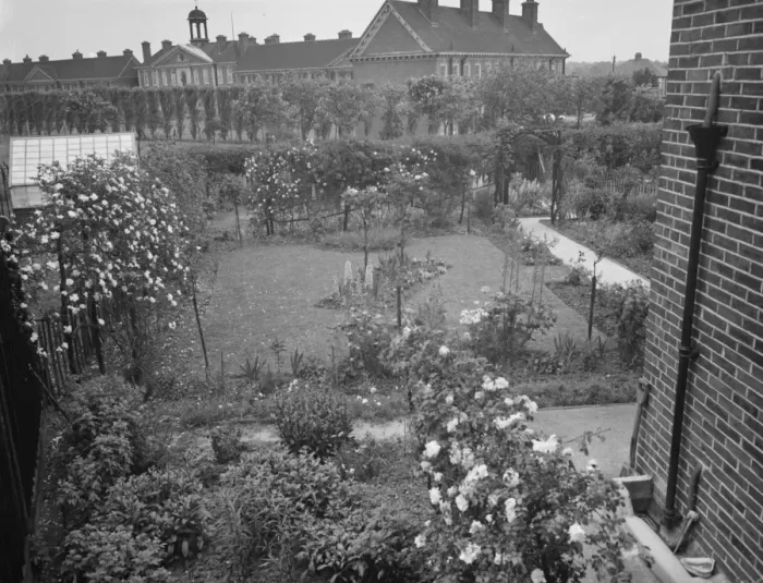Framed Print : Mr J H Smiths garden in Mottigham, Kent. 1938