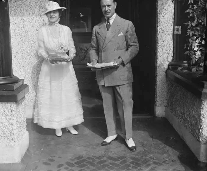Framed Print : Mr and Mrs Walter De Frece ( Vesta Tilley ) celebrate their silver wedding at Maidenhead Framed Print : Mr and Mrs Walter De Frece ( Vesta Tilley ) celebrate their silver wedding at Maidenhead