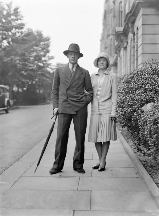Framed Print : Mr R W V Robins, the England and Middlesex cricketer, his fiancee, Miss Kathleen Knight