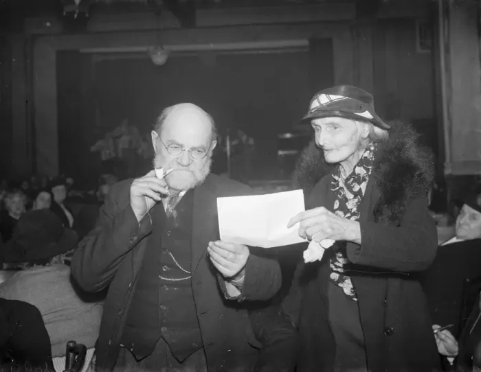 Framed Print : Mr Thurston and Mrs M Wood reading a telegram at an old folks party in Crayford, Kent