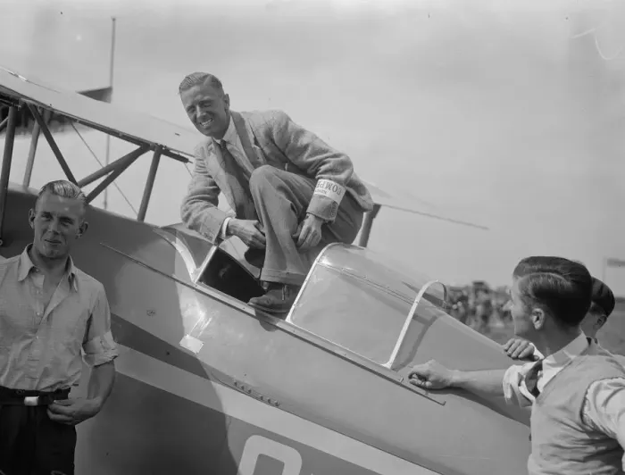 Framed Print : Mr W L Hope the first to reach Brooklands an the first lap of the Kings cup air race Framed Print : Mr W L Hope the first to reach Brooklands an the first lap of the Kings cup air race