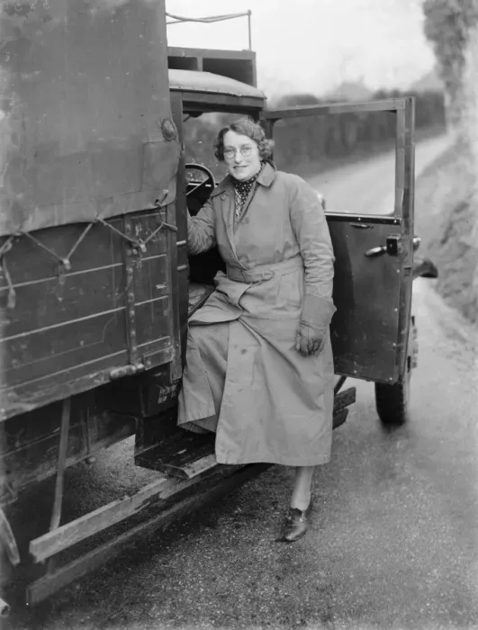 Framed Print : Mrs E Butcher climbs into ans Butcher Carrier Bedford lorry from Wrotham, Kent