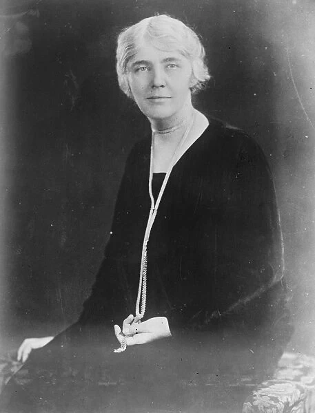 Mrs Hoover ( Lou Henry Hoover ), wife of President Hoover. 1928