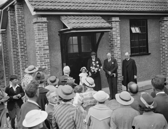 Framed Print : Mrs A Nash opens the new Primary Hall on Poverest Road in St Mary Cray, Kent