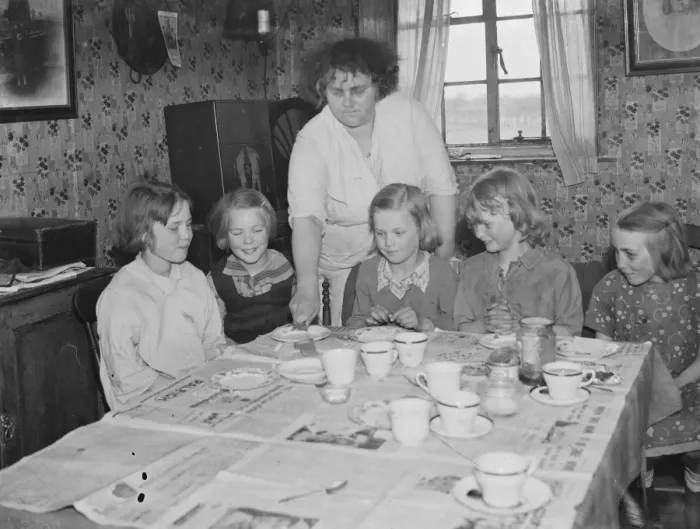 Framed Print : Mrs W E Wakefield with her daughters sitting by the dining table at their home in Framed Print : Mrs W E Wakefield with her daughters sitting by the dining table at their home in