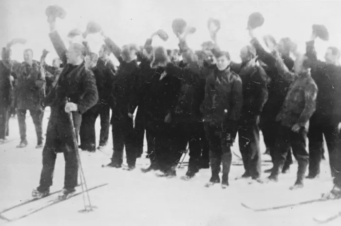 Framed Print : Mystery of Amundsen; First photographs of the start of the Amundsen Ellsworth Spectators Framed Print : Mystery of Amundsen; First photographs of the start of the Amundsen Ellsworth Spectators