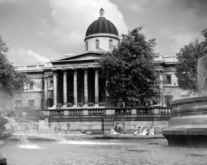 Framed Print : National Gallery building in Trafalgar Square, London, UK, England Framed Print : National Gallery building in Trafalgar Square, London, UK, England