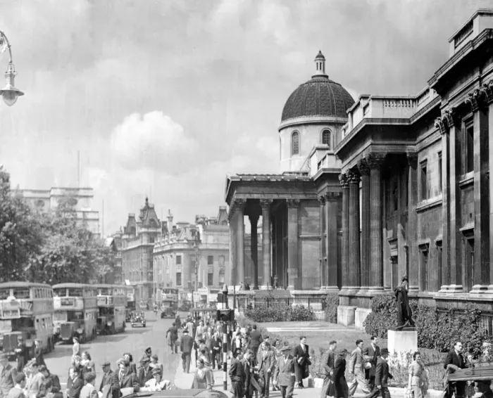 Framed Print : National Gallery building in Trafalgar Square, London, UK, England Framed Print : National Gallery building in Trafalgar Square, London, UK, England