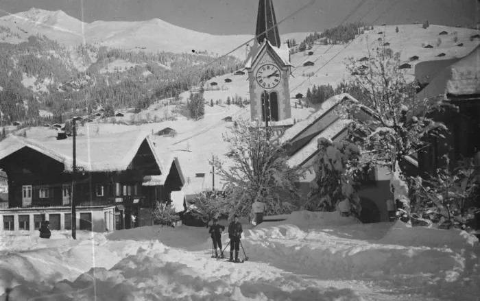 Framed Print : Nature as artist. An artistic winter sports study near Berne Switzerland. 11 December Framed Print : Nature as artist. An artistic winter sports study near Berne Switzerland. 11 December