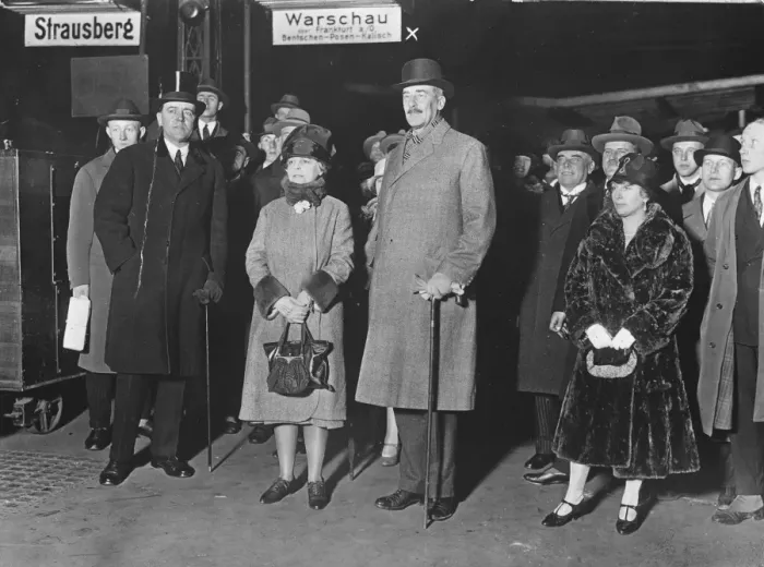 Framed Print : New British ambassador arrives in Berlin. Sir R Lindsay, the new British Ambassador to Germany Framed Print : New British ambassador arrives in Berlin. Sir R Lindsay, the new British Ambassador to Germany