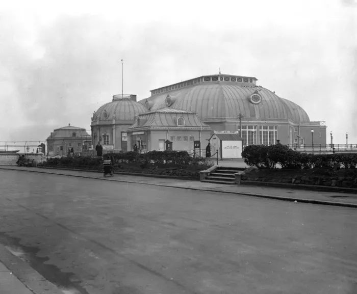 Framed Print : The new concert pavilion, Worthing seafront, West Sussex Coast. 1926