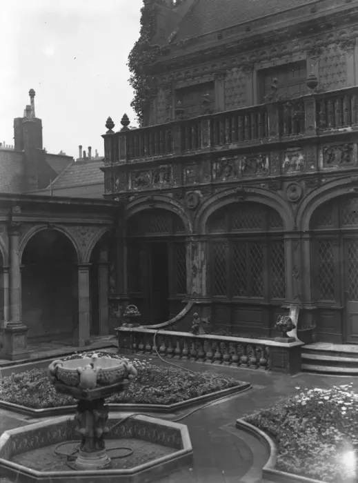 Framed Print : The New London Club The beautiful garden at 46, Grosvenor Street, formerly Framed Print : The New London Club The beautiful garden at 46, Grosvenor Street, formerly