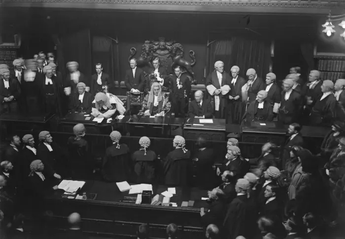 Framed Print : The new Lord Chief Justice signing the Roll, Lord Birkenhead the Lord Chancellor