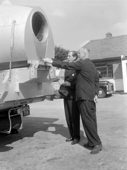 Framed Print : New Malden, Surrey: Driving ace John Cobb (right) and motor engineer Reid Railton Framed Print : New Malden, Surrey: Driving ace John Cobb (right) and motor engineer Reid Railton