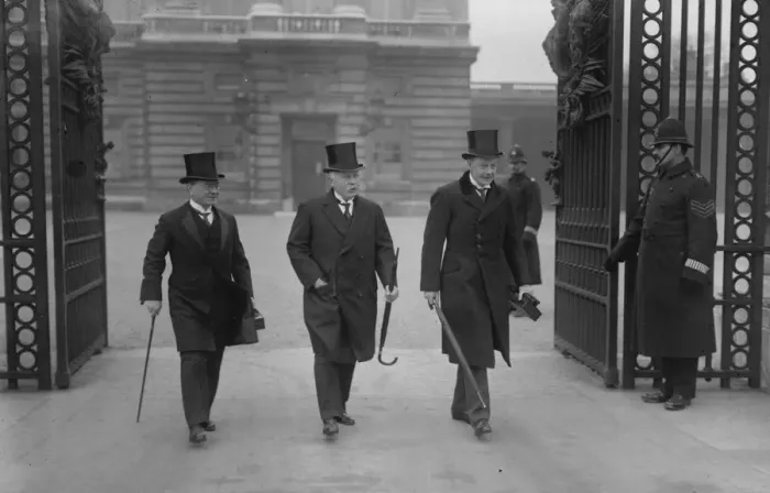 Framed Print : New ministers at the Palace. Mr L C Ms Amery, Mr Bridgeman and Sir John Gilmour leaving Framed Print : New ministers at the Palace. Mr L C Ms Amery, Mr Bridgeman and Sir John Gilmour leaving
