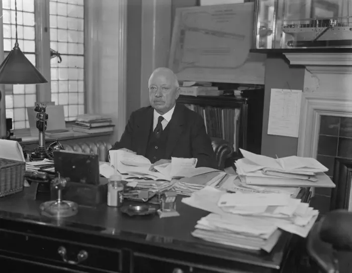 Framed Print : New photograph of man who will carry out the great Waterloo Bridge task. Mr Frederick Palmer Framed Print : New photograph of man who will carry out the great Waterloo Bridge task. Mr Frederick Palmer