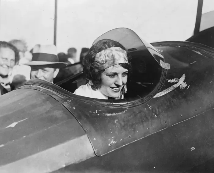Framed Print : New York, to Paris flight. Miss Ruth Elder posed. October 1927 Framed Print : New York, to Paris flight. Miss Ruth Elder posed. October 1927