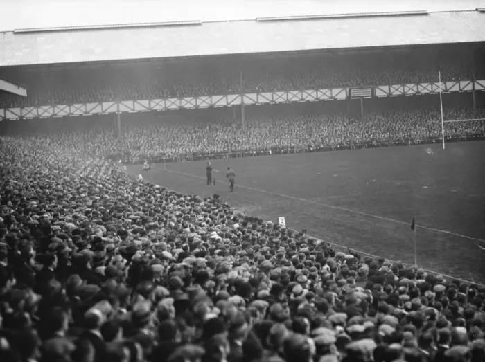Framed Print : New Zealand defeat England in Rugby match at Twickenham. A general view showing Framed Print : New Zealand defeat England in Rugby match at Twickenham. A general view showing