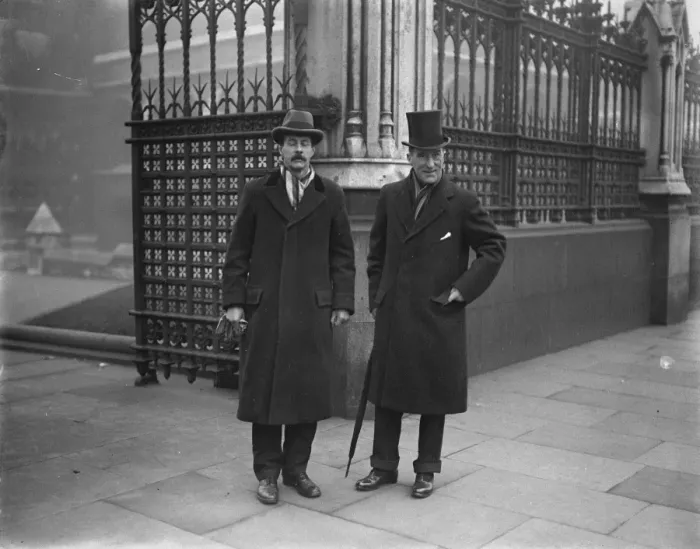 Framed Print : Newly elected Parliament assembles. Left to right, Mr Frank Briant ( Lambeth