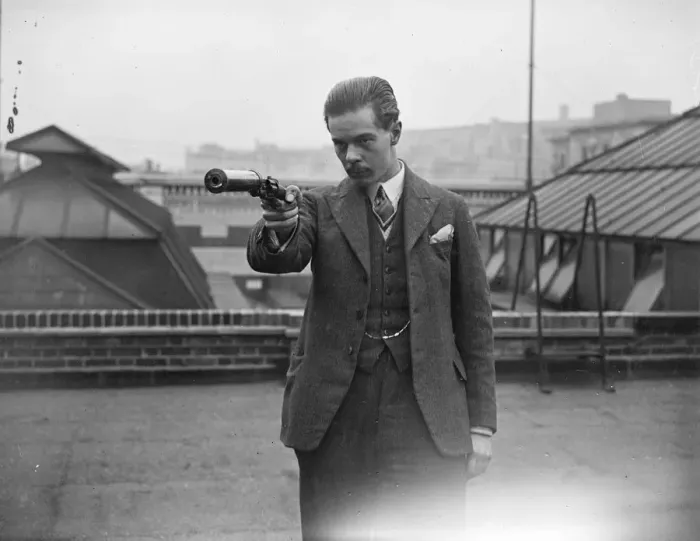 Framed Print : Noiseless guns for the Army. Remarkable invention of Surrey engineer Framed Print : Noiseless guns for the Army. Remarkable invention of Surrey engineer
