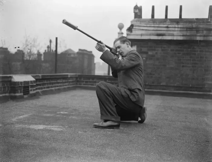 Framed Print : Noiseless guns for the Army. Remarkable invention of Surrey engineer Framed Print : Noiseless guns for the Army. Remarkable invention of Surrey engineer