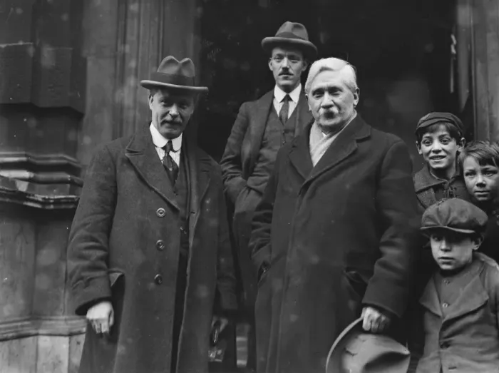 Framed Print : Nomination day in Whitechapel Mr Harry Cosling ( Labour ) 31 January 1923 Framed Print : Nomination day in Whitechapel Mr Harry Cosling ( Labour ) 31 January 1923