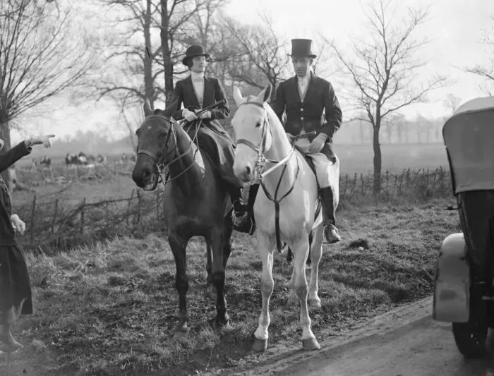 Framed Print : North Cotswold meet at Hinton, near Evesham. Captain and Lady Mary Strickland