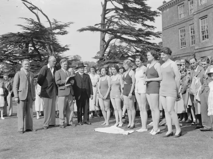 Framed Print : The North Kent Tennis Association at the Lullingstone Castle manor house in Kent Framed Print : The North Kent Tennis Association at the Lullingstone Castle manor house in Kent