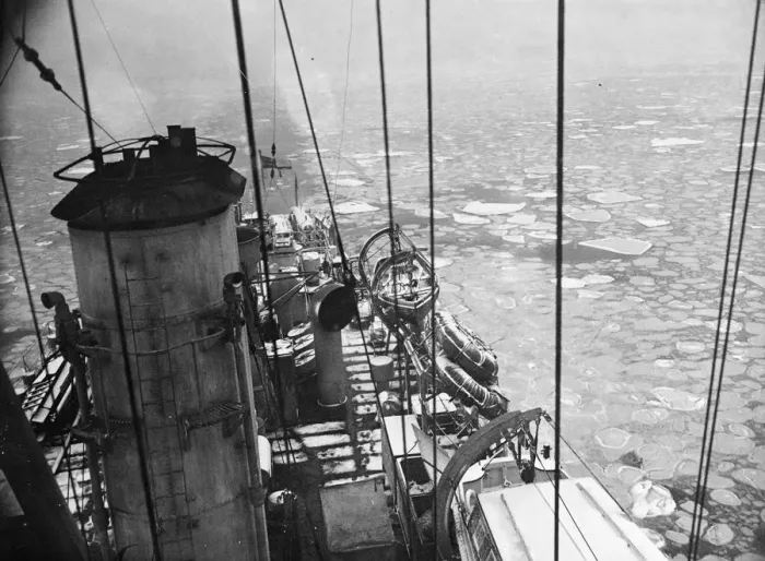 Framed Print : The North Sea Patrol. Minesweepers of the Royal Navy, free from the hazardous war service Framed Print : The North Sea Patrol. Minesweepers of the Royal Navy, free from the hazardous war service