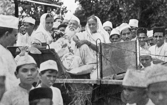 Framed Print : Noted Indian woman leader of the National movement. Mrs Gandhi ( left ), wife Framed Print : Noted Indian woman leader of the National movement. Mrs Gandhi ( left ), wife