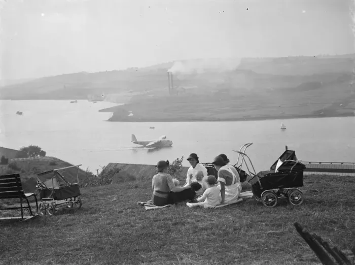 Framed Print : Nursemaids in Rochester, Kent, have a good view of the flying boat tests on Framed Print : Nursemaids in Rochester, Kent, have a good view of the flying boat tests on