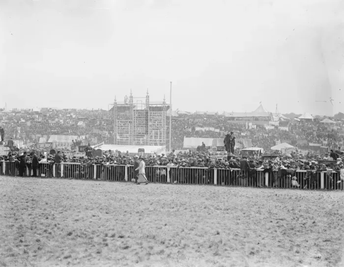Framed Print : Oakes Day General View of the Hill, Epsom 1919