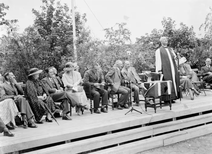 Framed Print : The official opening of Erith Hospital. 1935