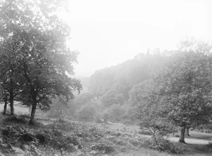 Framed Print : Okehampton castle in West Devon 1926 Framed Print : Okehampton castle in West Devon 1926