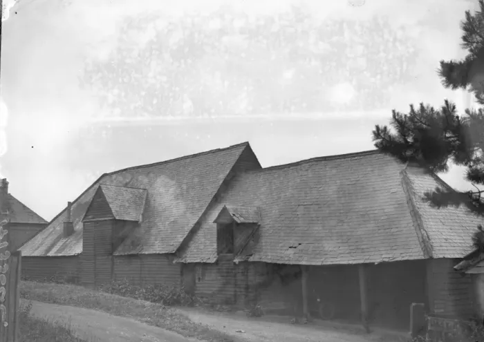 Framed Print : An old barn at Stonehall Farm, Oxted, Surrey to be demolished and the materials Framed Print : An old barn at Stonehall Farm, Oxted, Surrey to be demolished and the materials
