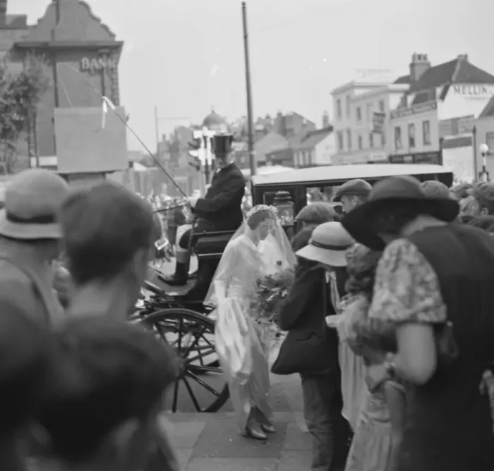 Framed Print : An old fashion wedding at Eltham Parish church. The bride arriving at the chance Framed Print : An old fashion wedding at Eltham Parish church. The bride arriving at the chance