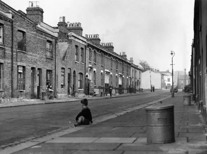 Framed Print : Old housing in Woolwich, London - 17 October 1951 A TopFoto Framed Print : Old housing in Woolwich, London - 17 October 1951 A TopFoto