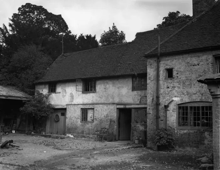 Framed Print : The old Peggy Bedford Inn, the famous 15 century hostelry on the Bath Road at Colnbrook Framed Print : The old Peggy Bedford Inn, the famous 15 century hostelry on the Bath Road at Colnbrook
