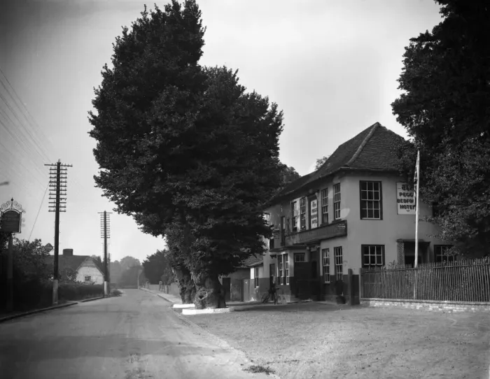 Framed Print : The old Peggy Bedford Inn, the famous 15 century hostelry on the Bath Road at Colnbrook Framed Print : The old Peggy Bedford Inn, the famous 15 century hostelry on the Bath Road at Colnbrook