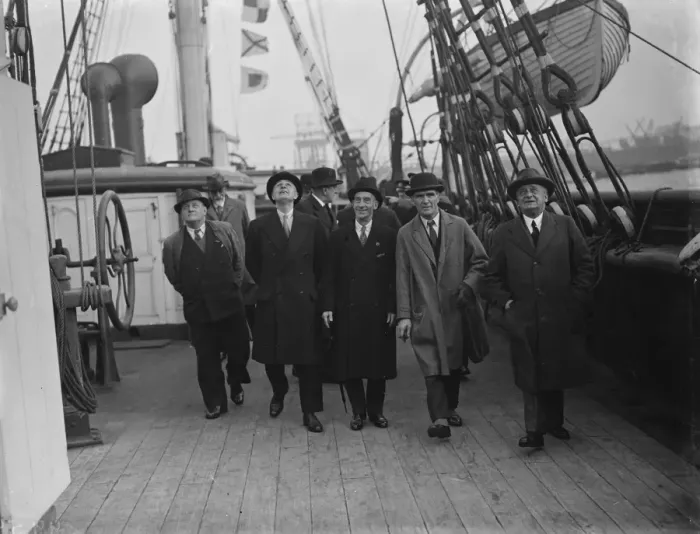 Framed Print : Old salts visit the Cutty Sark in Greenhithe, Kent. 1938 Framed Print : Old salts visit the Cutty Sark in Greenhithe, Kent. 1938