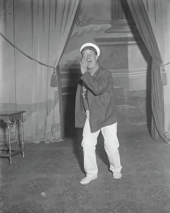 Framed Print : Old times of the music halls Leo Dryden, who will sing his old time hit The miners