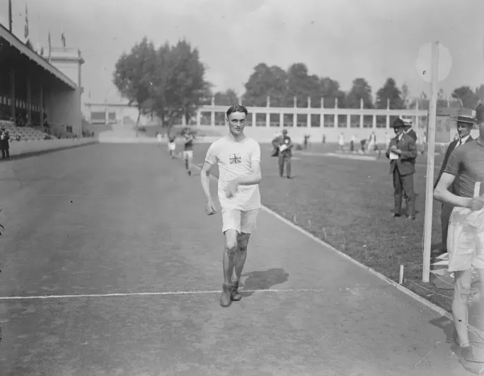 Framed Print : Olympic Games at Antwerp William Hehir ( Great Britain ) winning heat 2 of the 10