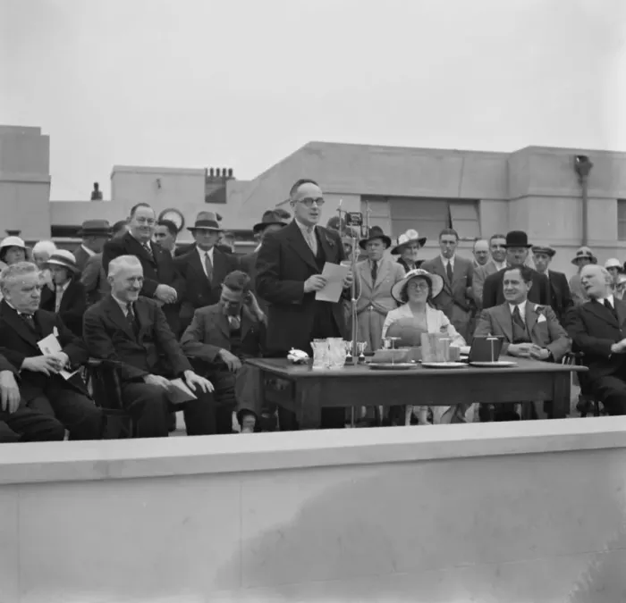 Framed Print : The opening of Swanscombe Baths in Kent. 1936 Framed Print : The opening of Swanscombe Baths in Kent. 1936