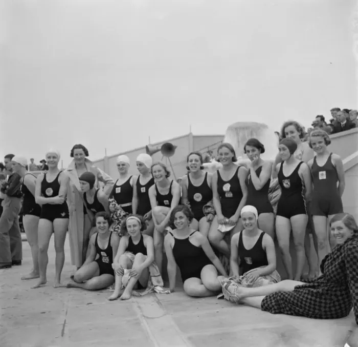 Framed Print : The opening of Swanscombe Baths in Kent. The bathers posing for a group photo