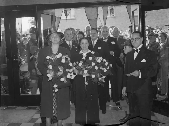 Framed Print : Opening of the Wardona Cinema in Swanscombe, Kent. Mrs Jennie Adamson, the Dartford Framed Print : Opening of the Wardona Cinema in Swanscombe, Kent. Mrs Jennie Adamson, the Dartford