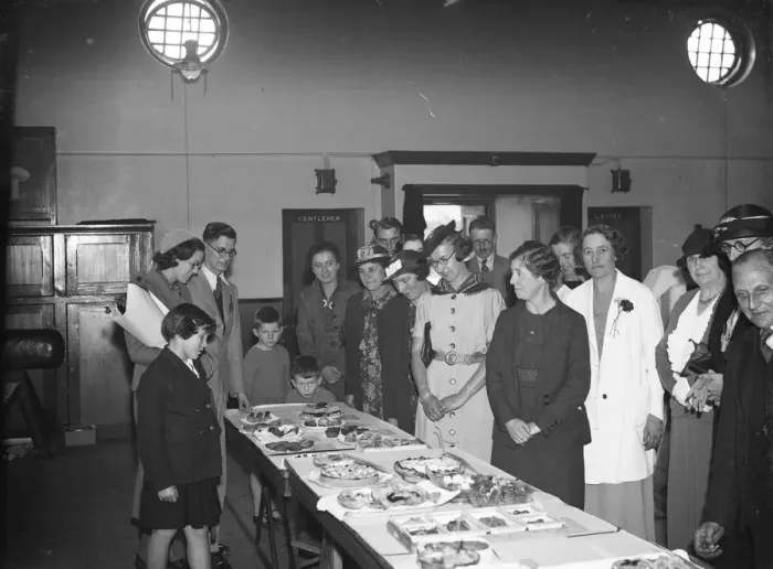 Framed Print : Orpington cookery show. Looking at the exhibits. 1937