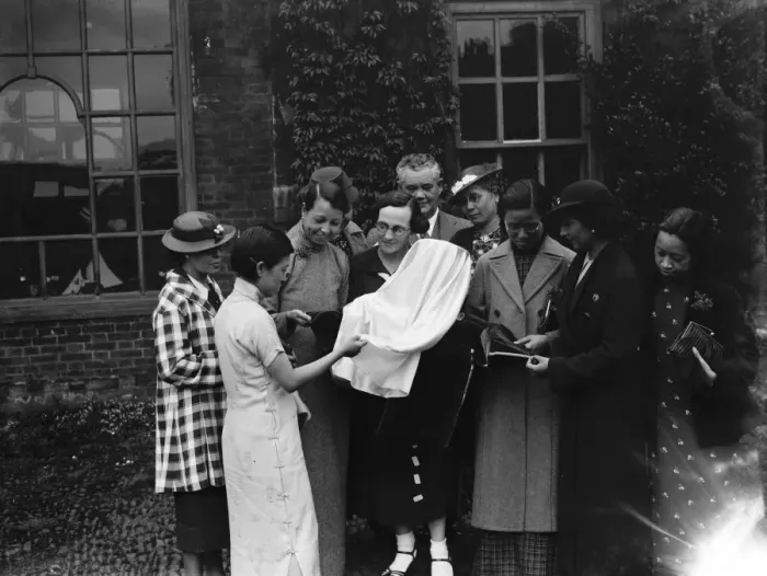Framed Print : Oversees visitors at Lullingstone Castle. 25 May 1937 Framed Print : Oversees visitors at Lullingstone Castle. 25 May 1937