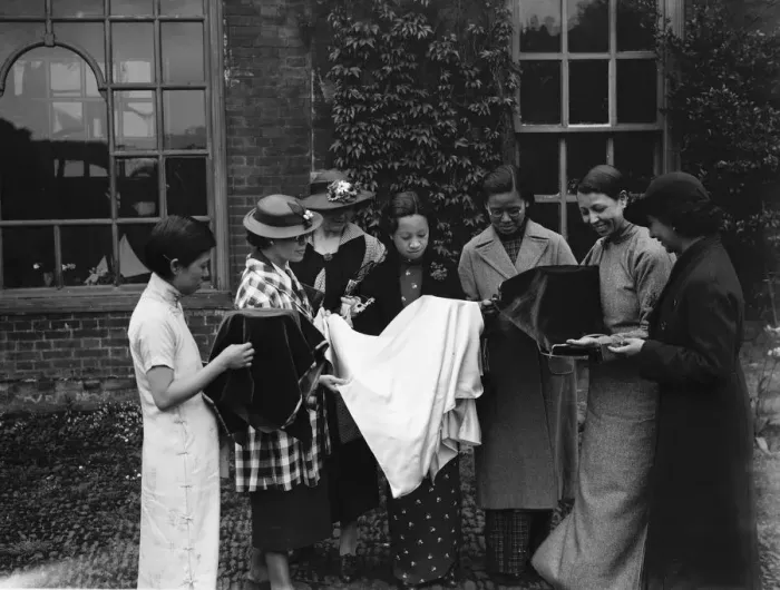 Framed Print : Oversees visitors at Lullingstone Castle. 25 May 1937 Framed Print : Oversees visitors at Lullingstone Castle. 25 May 1937