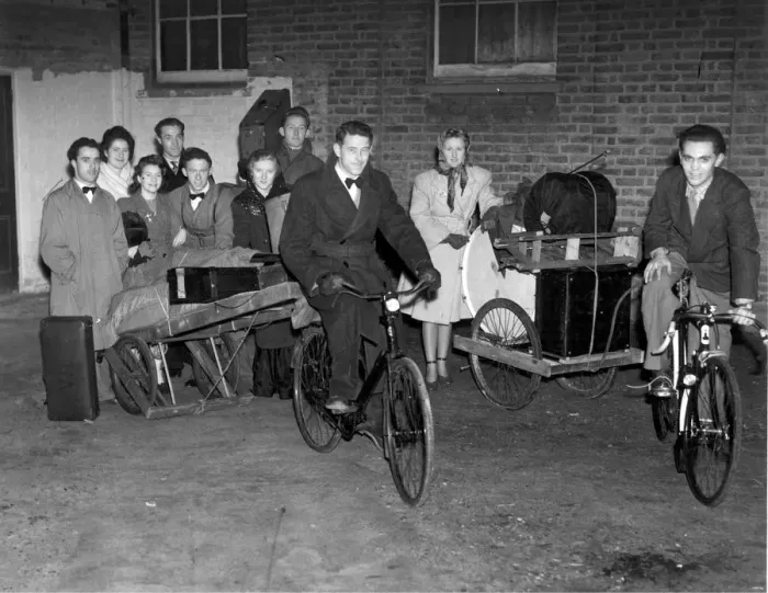Framed Print : Owing to the abolition of basic petrol, a Welling dance orchestra from Kent have